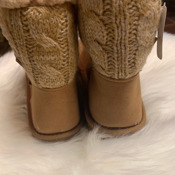 Essentials by Muk Luks Women’s Winter Boots - Picture 3 of 7